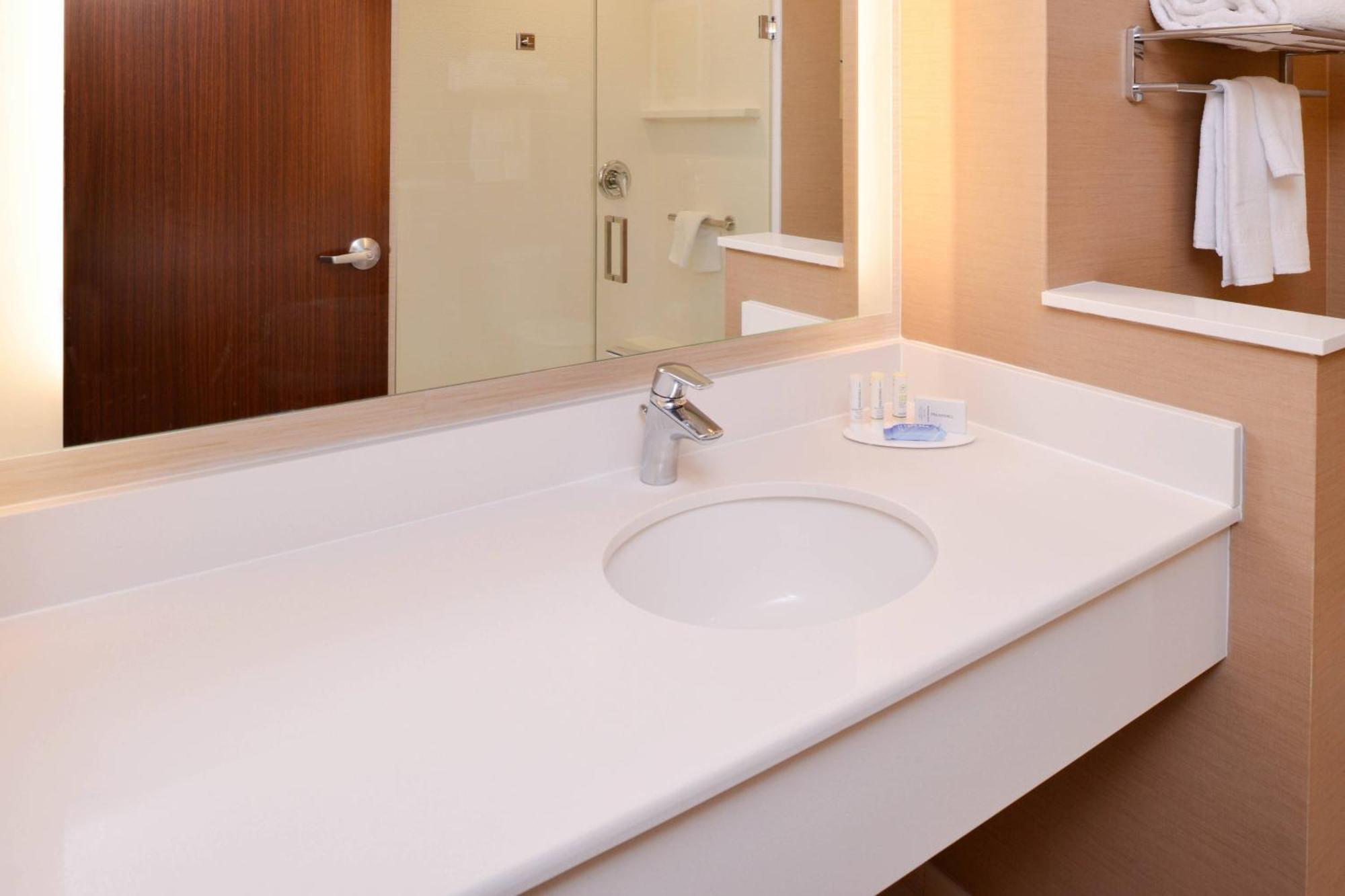 Fairfield Inn & Suites By Marriott Мартинсберг Экстерьер фото