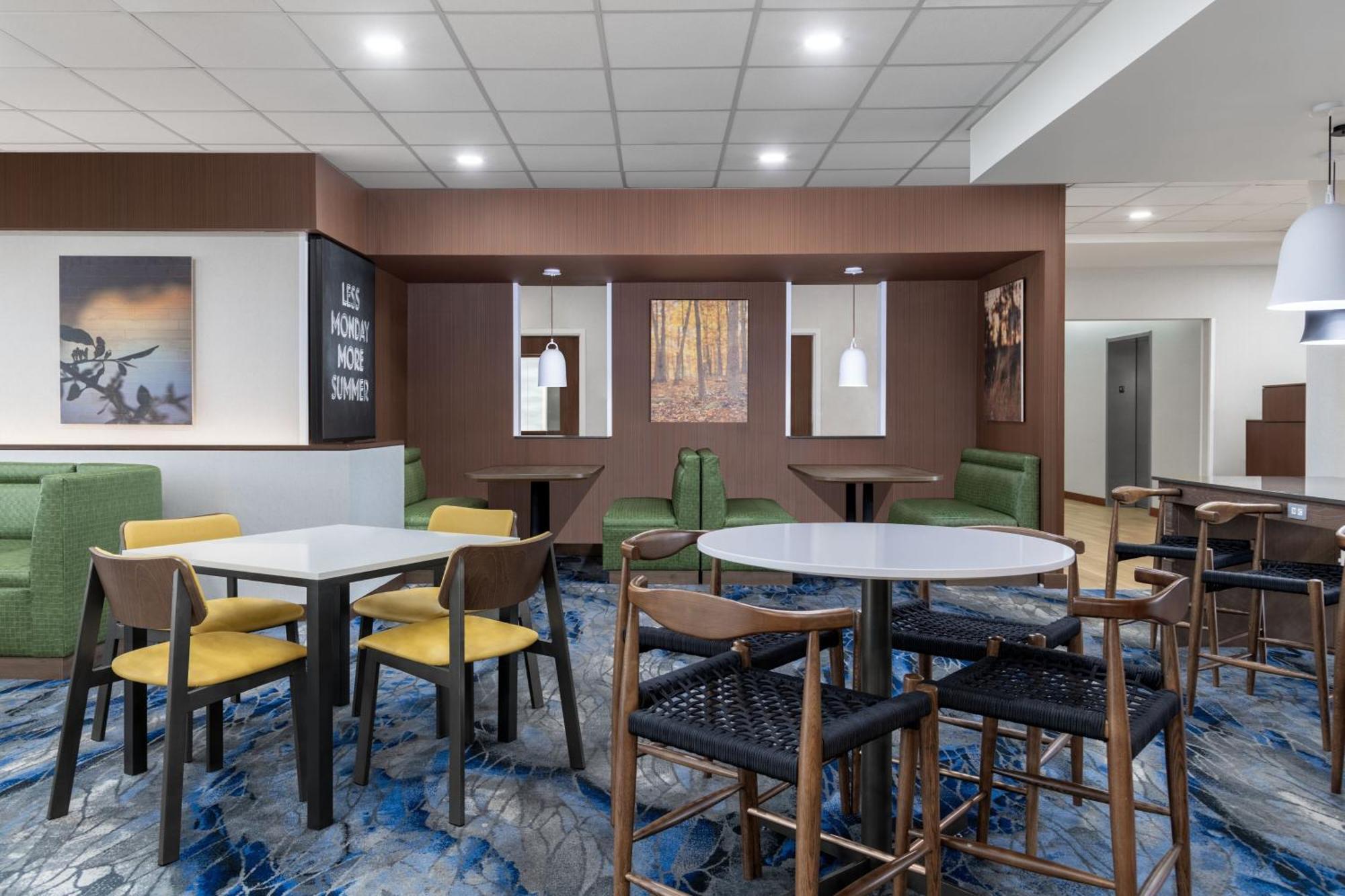 Fairfield Inn & Suites By Marriott Мартинсберг Экстерьер фото